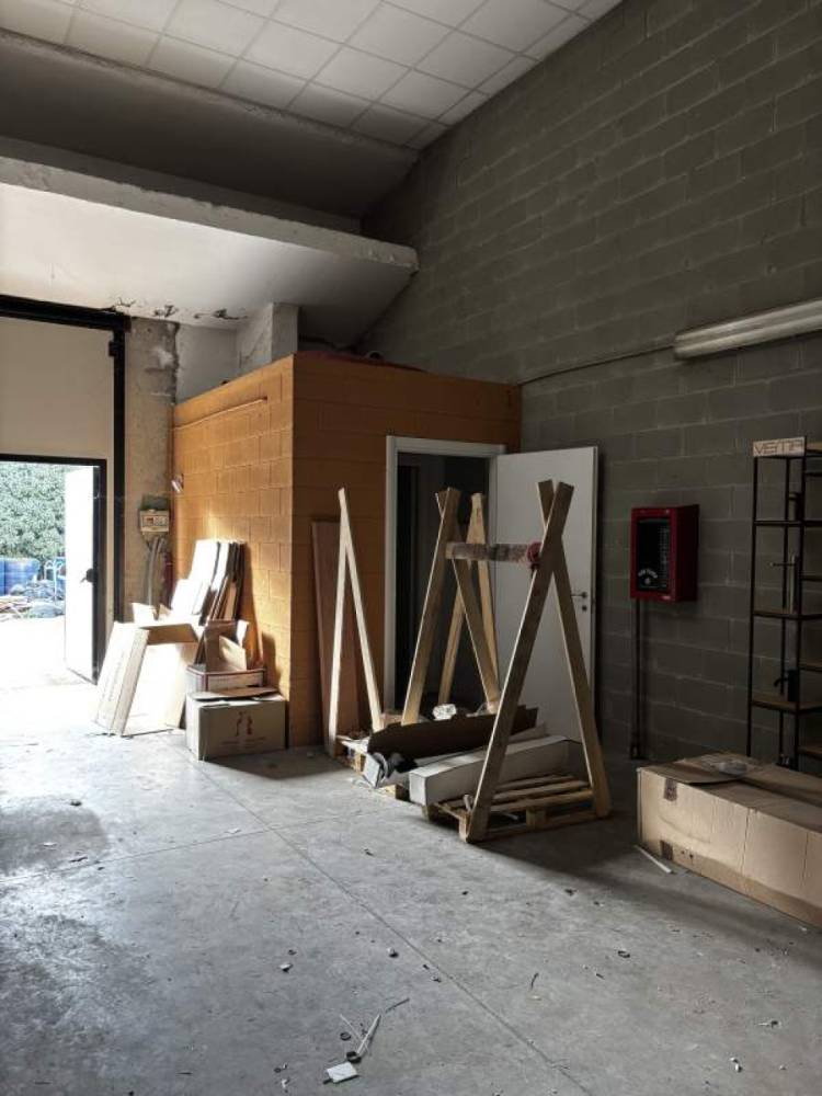 capannone in vendita a Zibido San Giacomo