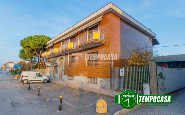 casa indipendente in vendita a Zibido San Giacomo in zona Moirago