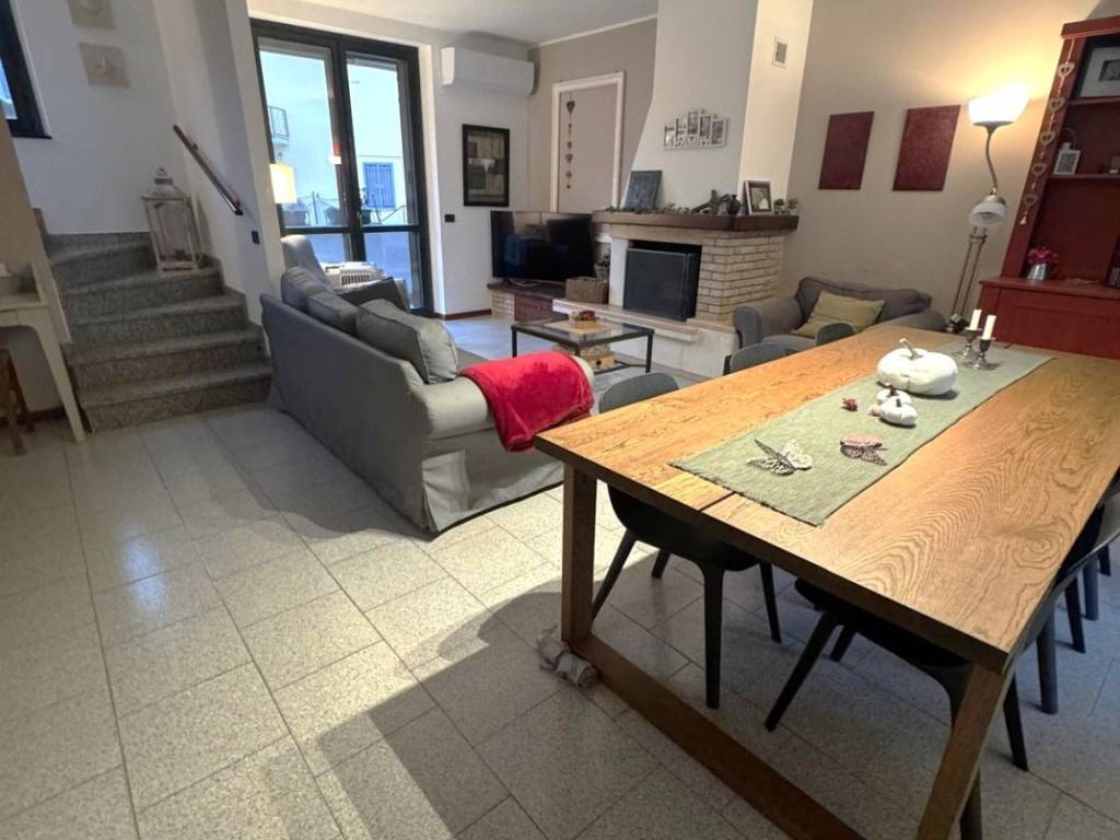 casa indipendente in vendita a Zibido San Giacomo