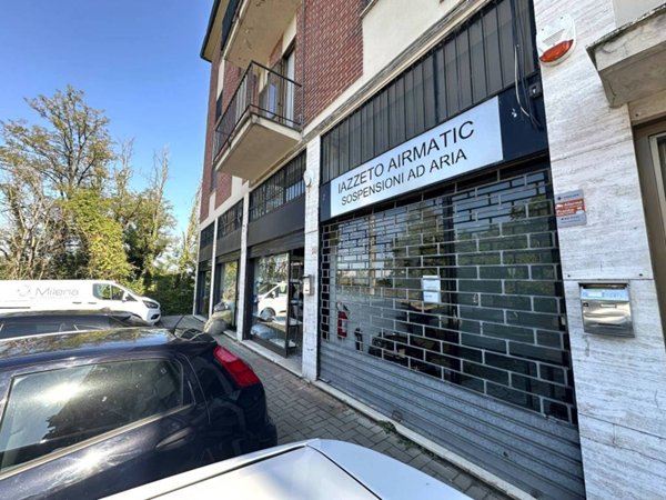 locale commerciale in vendita a Zibido San Giacomo in zona Badile