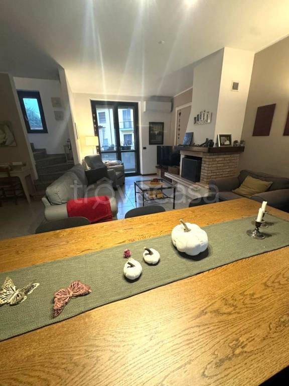 casa indipendente in vendita a Zibido San Giacomo