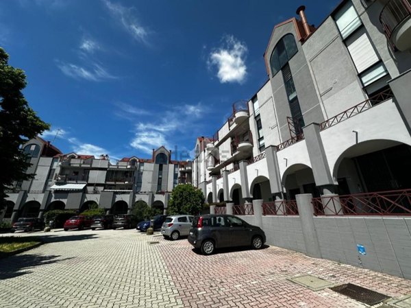 ufficio in vendita a Zibido San Giacomo