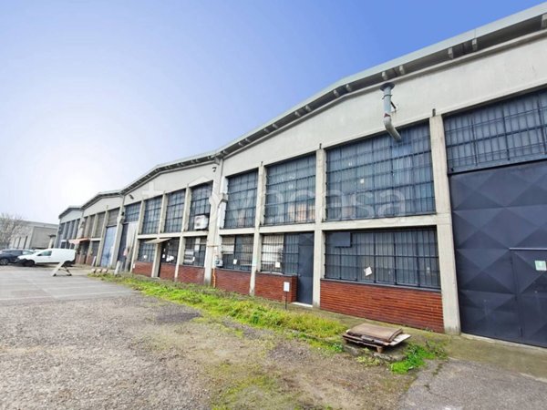 locale commerciale in vendita a Zibido San Giacomo