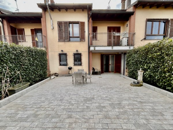 casa indipendente in vendita a Zibido San Giacomo in zona San Novo