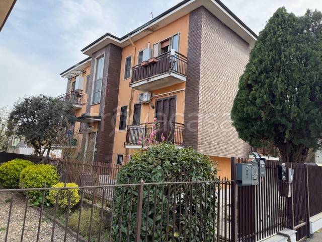 appartamento in vendita a Zibido San Giacomo in zona Badile