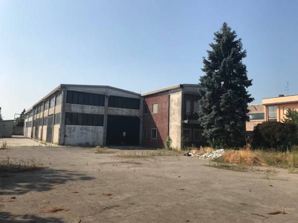 capannone in vendita a Zibido San Giacomo in zona Badile