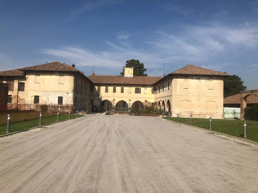 casa indipendente in vendita a Zibido San Giacomo in zona Moirago