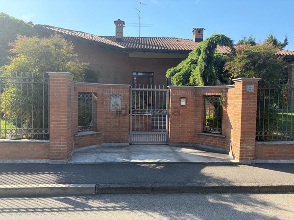 casa indipendente in vendita a Zibido San Giacomo in zona Badile