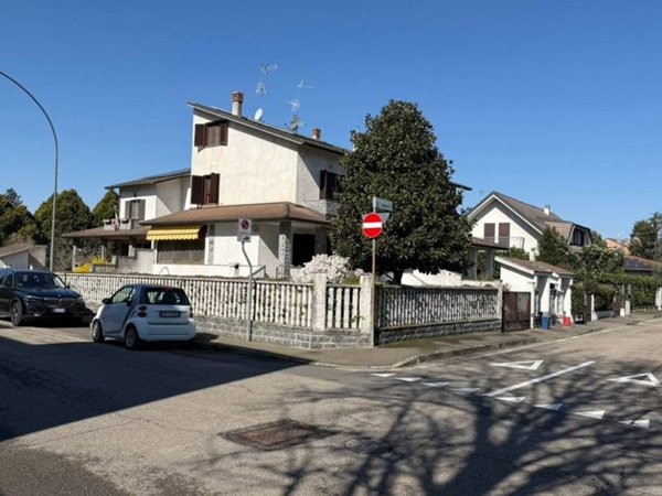 casa indipendente in vendita a Zibido San Giacomo in zona Badile