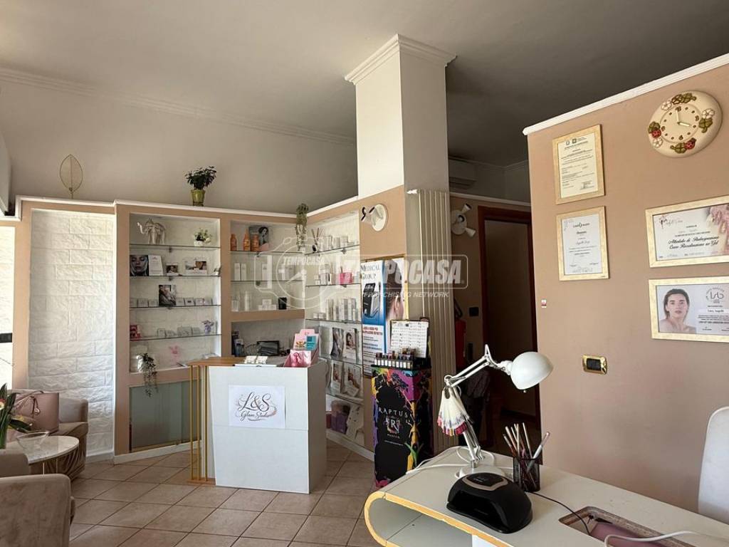 negozio in vendita a Zibido San Giacomo