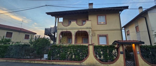 casa indipendente in vendita a Zibido San Giacomo in zona Badile