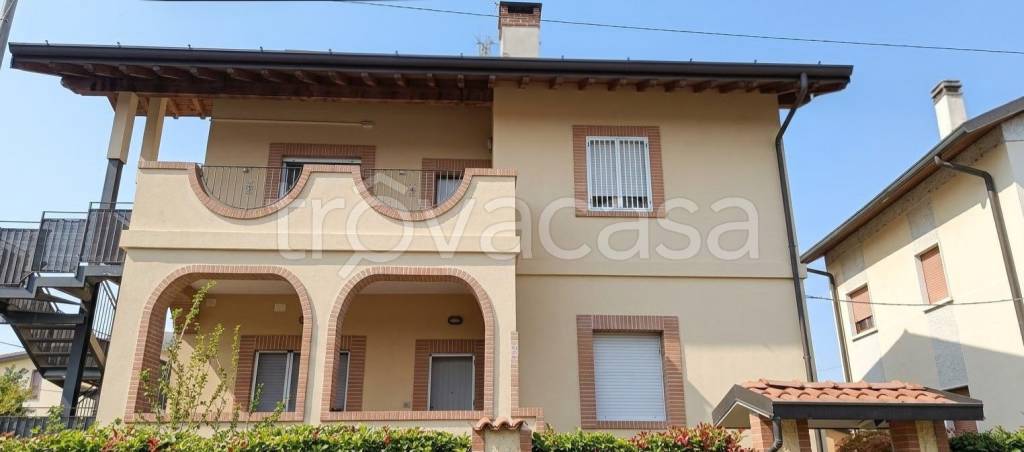 casa indipendente in vendita a Zibido San Giacomo in zona Badile