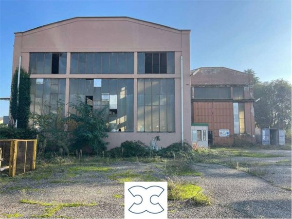 locale commerciale in vendita a Villa Cortese