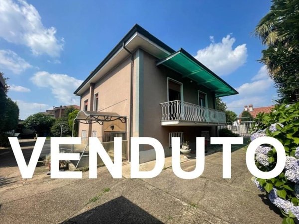 casa indipendente in vendita a Villa Cortese