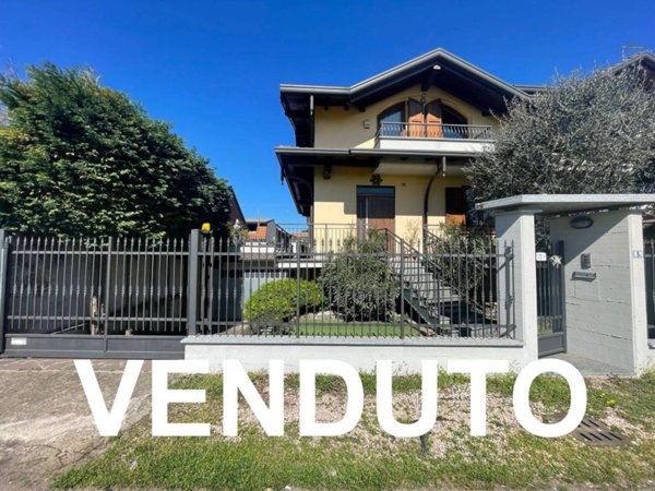 casa indipendente in vendita a Villa Cortese
