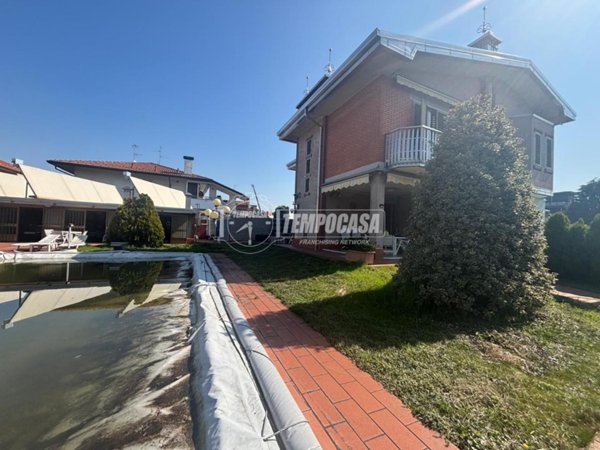 casa indipendente in vendita a Villa Cortese