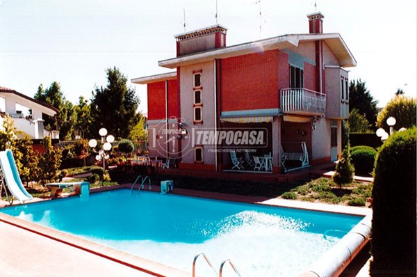 casa indipendente in vendita a Villa Cortese