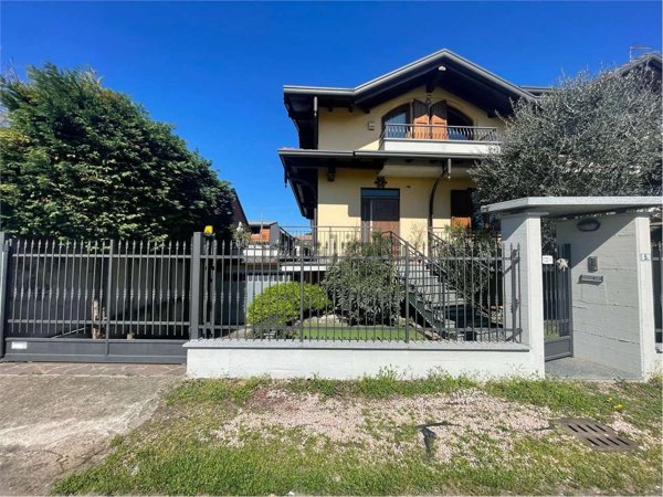 casa indipendente in vendita a Villa Cortese