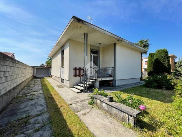 casa indipendente in vendita a Villa Cortese