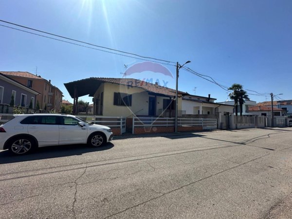 casa indipendente in vendita a Villa Cortese
