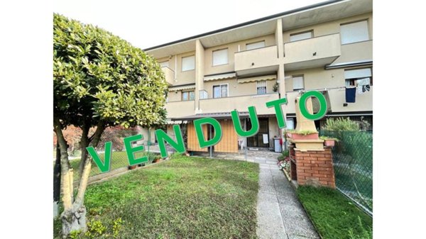 casa indipendente in vendita a Villa Cortese