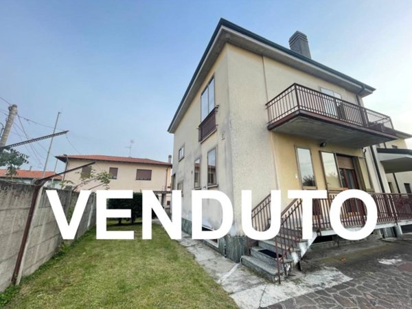 casa indipendente in vendita a Villa Cortese