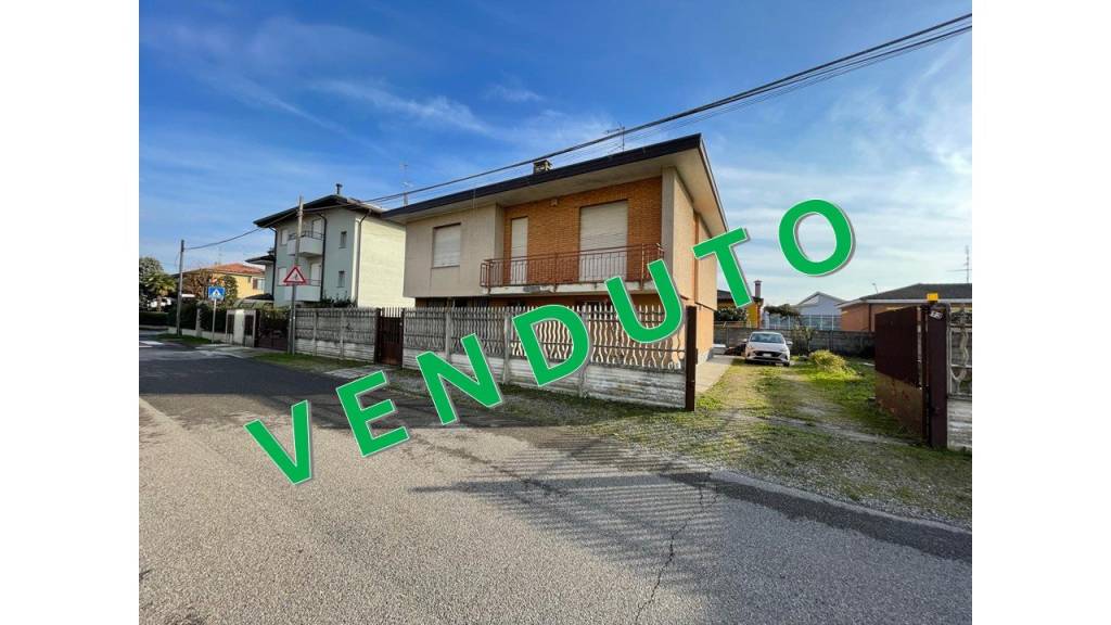 casa indipendente in vendita a Villa Cortese