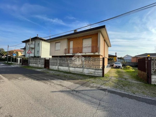 casa indipendente in vendita a Villa Cortese