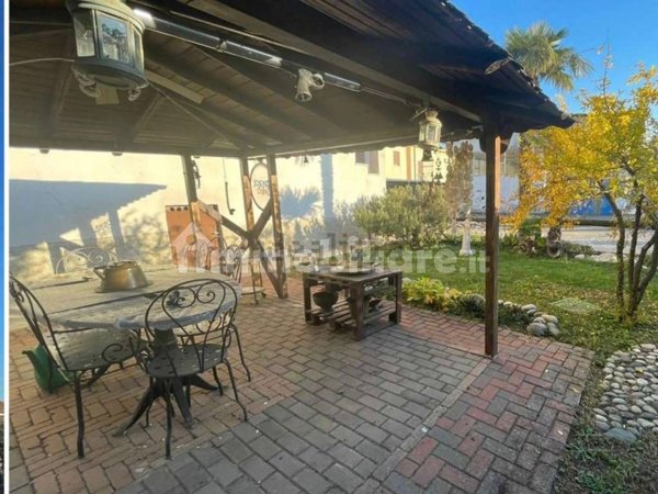 casa indipendente in vendita a Villa Cortese