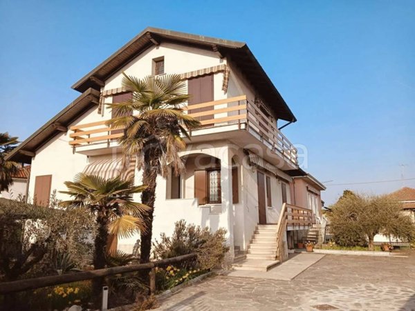 casa indipendente in vendita a Villa Cortese