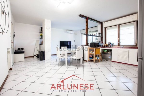 casa indipendente in vendita a Villa Cortese