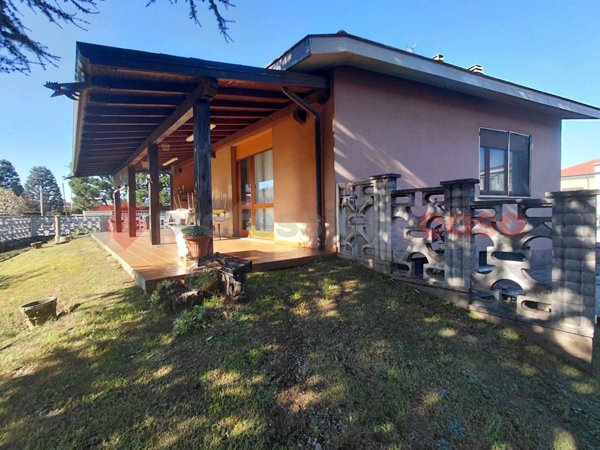 casa indipendente in vendita a Villa Cortese