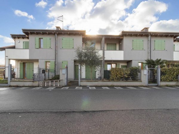 casa indipendente in vendita a Vanzaghello
