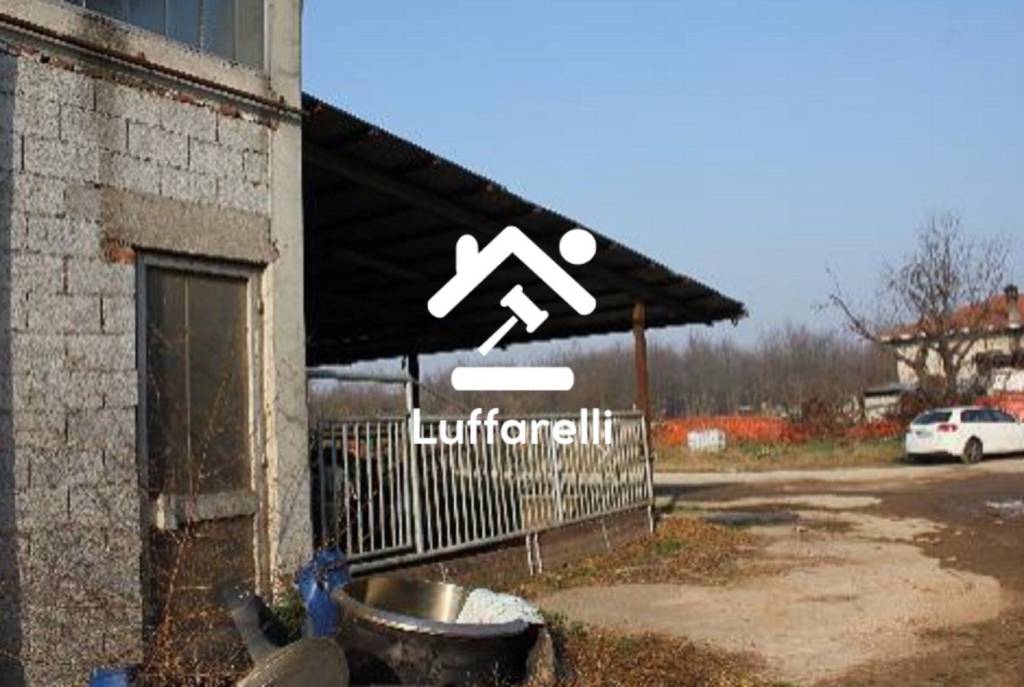 capannone in vendita a Vanzaghello