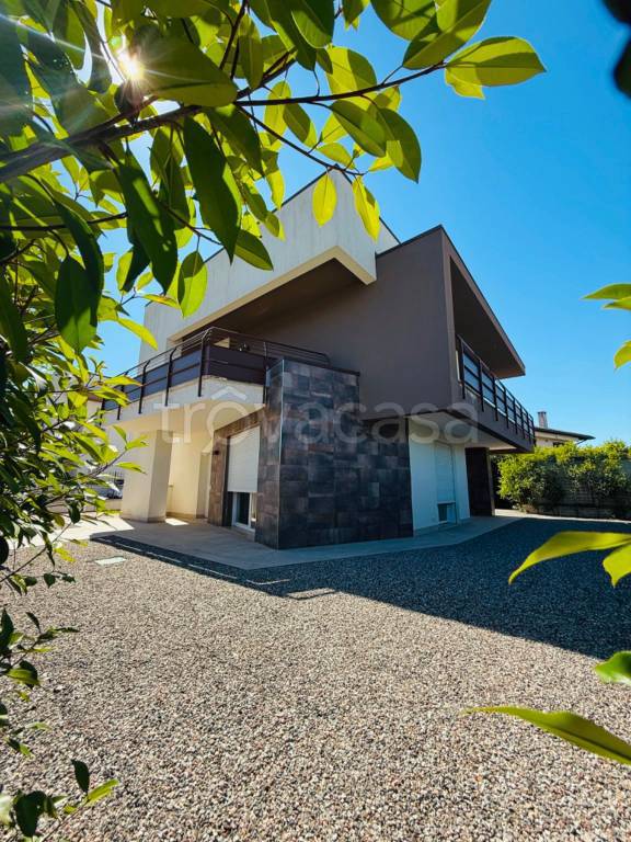 casa indipendente in vendita a Vanzaghello