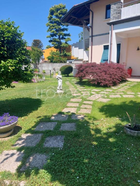 casa indipendente in vendita a Vanzaghello