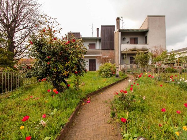 casa indipendente in vendita a Vanzaghello