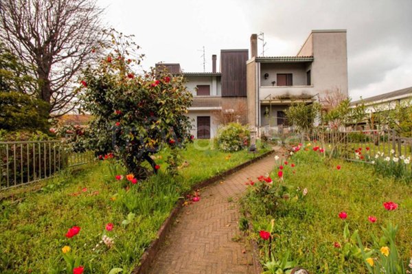 casa indipendente in vendita a Vanzaghello