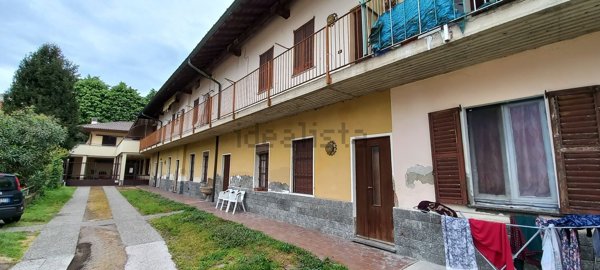 esavano in vendita a Vanzaghello