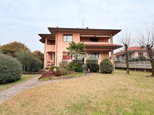 casa indipendente in vendita a Vanzaghello