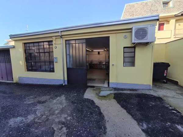 locale commerciale in vendita a Vanzaghello