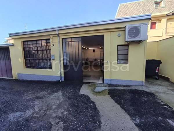 locale commerciale in vendita a Vanzaghello