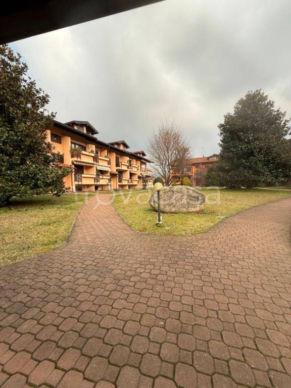 appartamento in vendita a Vanzaghello