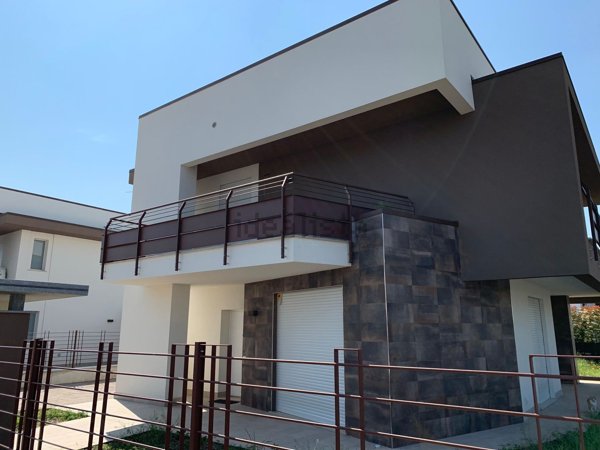 casa indipendente in vendita a Vanzaghello