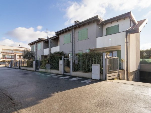 casa indipendente in vendita a Vanzaghello