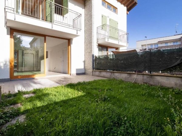 casa indipendente in vendita a Vanzaghello