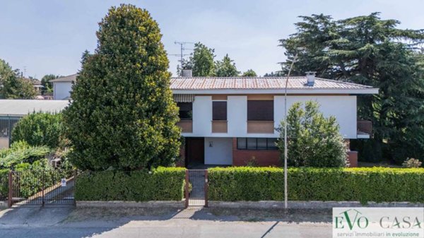 casa indipendente in vendita a Vanzaghello