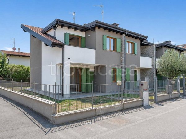casa indipendente in vendita a Vanzaghello
