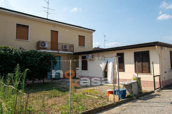 casa semindipendente in vendita a Vanzaghello