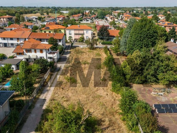 terreno edificabile in vendita a Vanzaghello